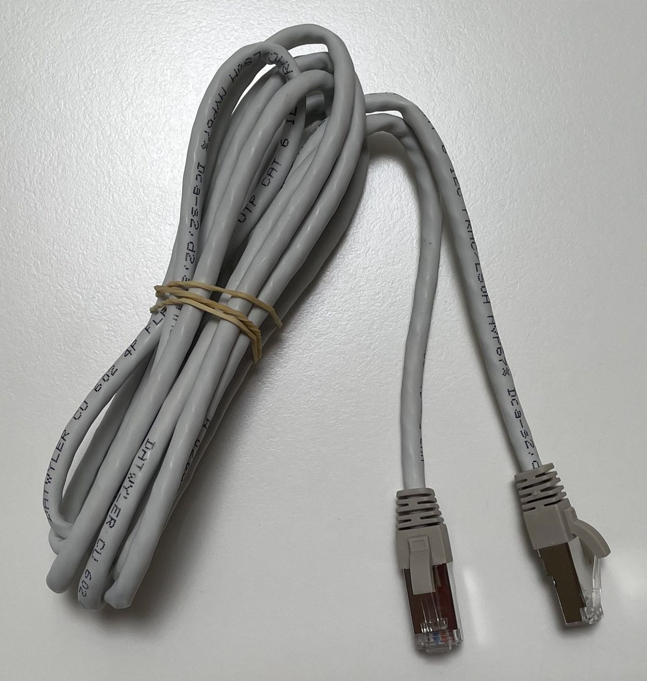 Câbles: Ethernet Kabel 2.4m – D'occasion à Cham par fiopel