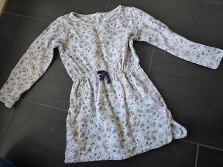 Mädchen Kleid/Longpulli mit Blumenmuster Grösse 110-116