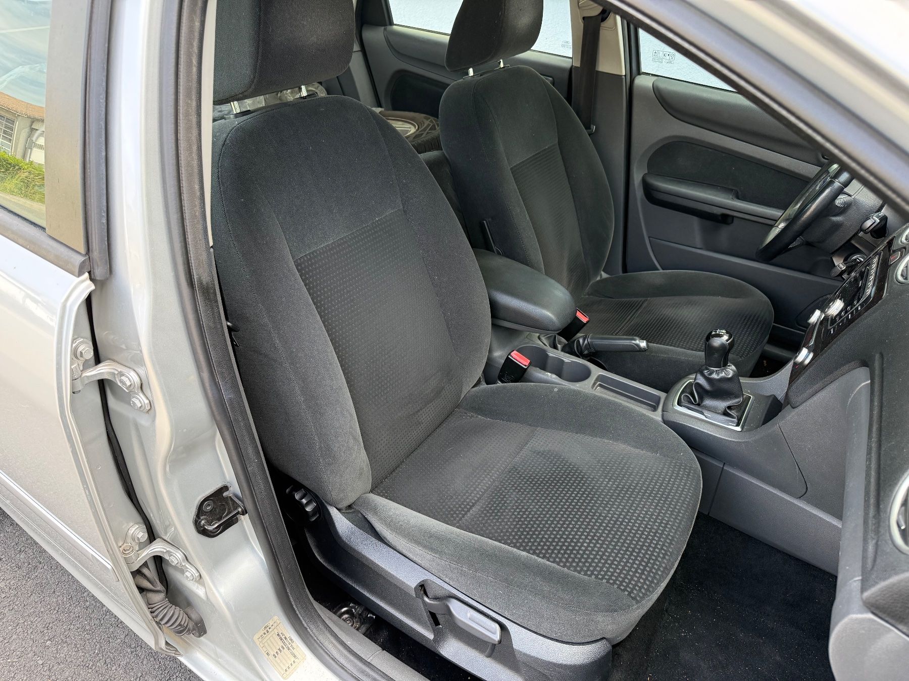 Ford Autos: Ford Focus 1.8 Ghia – Gebraucht aus Reiden von Off-Road-01 9
