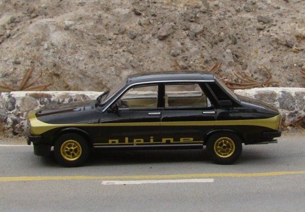 Renault Modellini d'auto: Renault 12 Alpine 1978 schwarz / gold – Nuovo e nell'imballaggio originale da Gerlafingen venduto da espero88 2