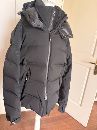 Daunenjacke Moncler schwarz mit Kapuze 2 mal getragen
