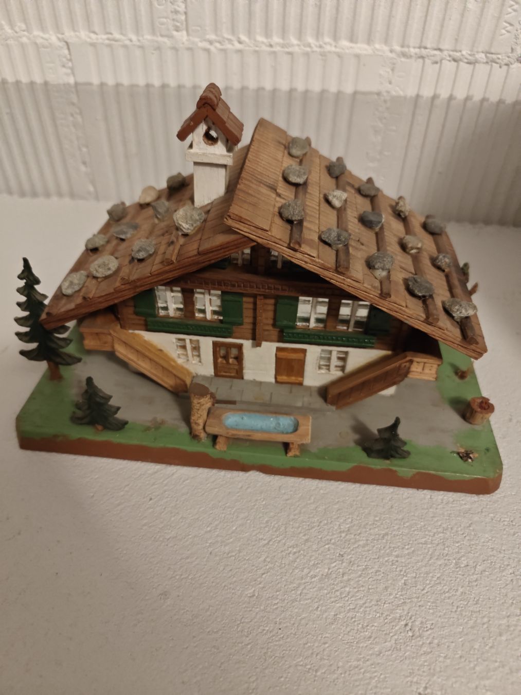 Tutte le decorazioni: Altes Miniatur Chalet-Haus mit Steinen – Usato da Herdern venduto da Pinky_winki