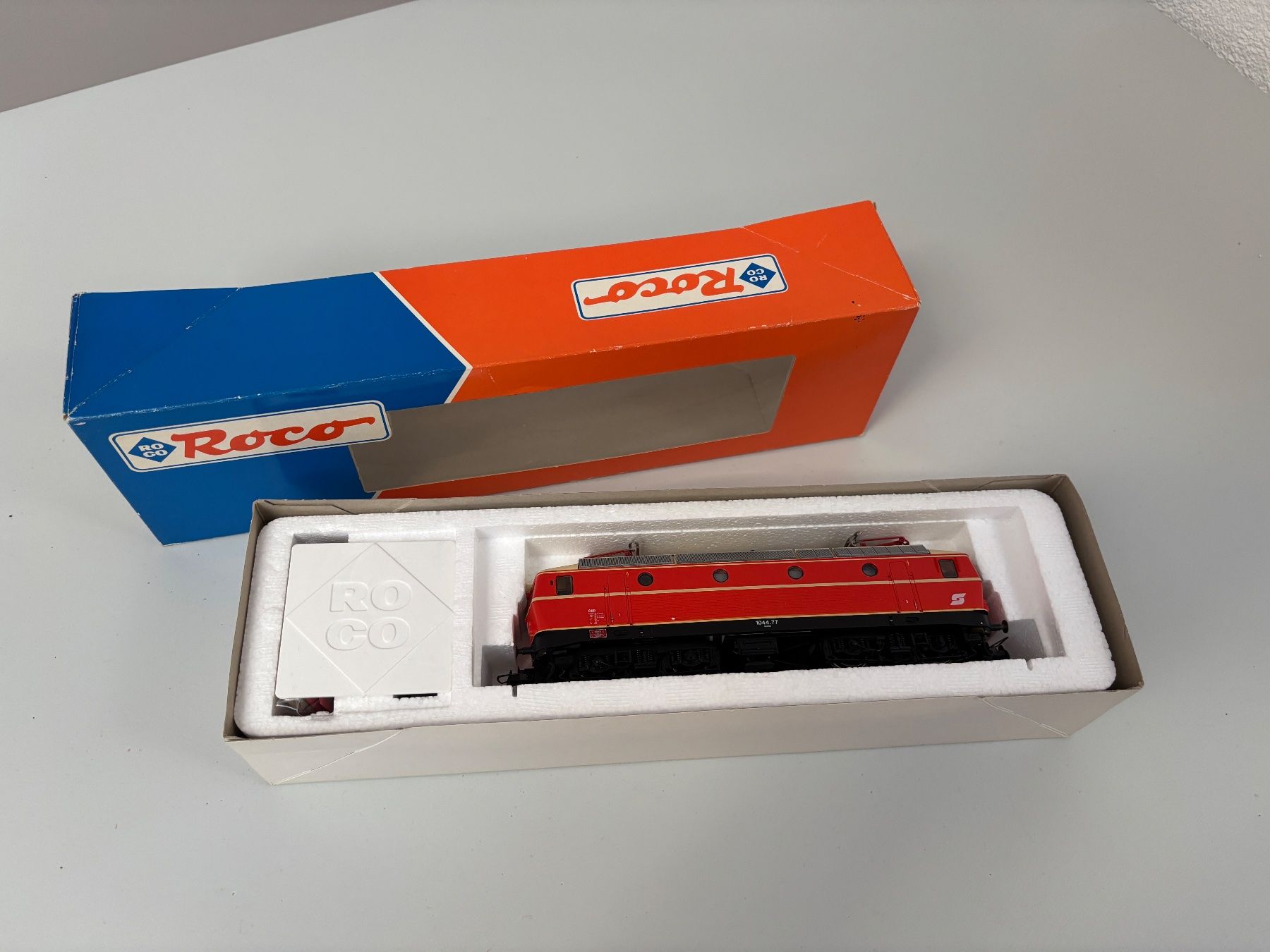 Roco Modellini di ferrovie: Rote Roco Lok – Usato da Bettenhausen venduto da Fabi_CHer