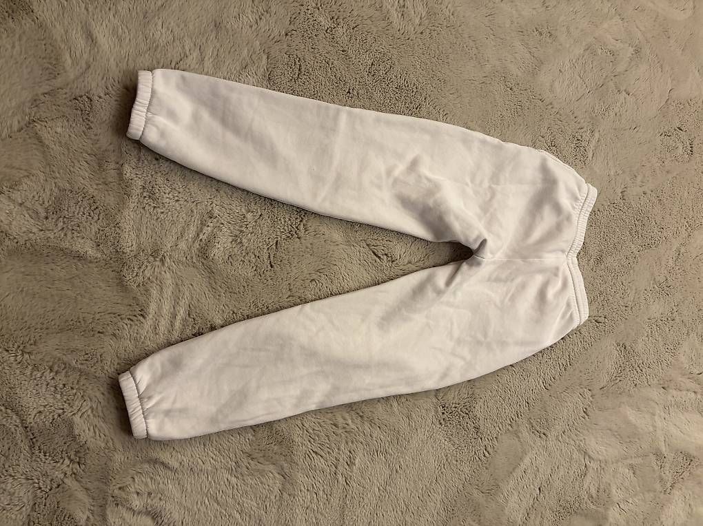 H&M Pantalons: Weisse Trainerhose – D'occasion à Lenk im Simmental par niczbaeren 1