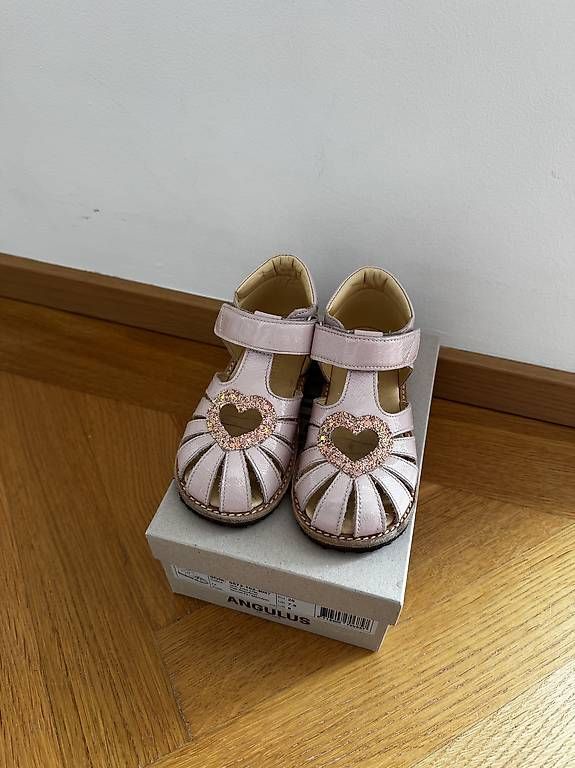 Scarpe per ragazze: Angulus Lack Sandalen - Grösse 25 – Usato da Zürich venduto da JumaRiku