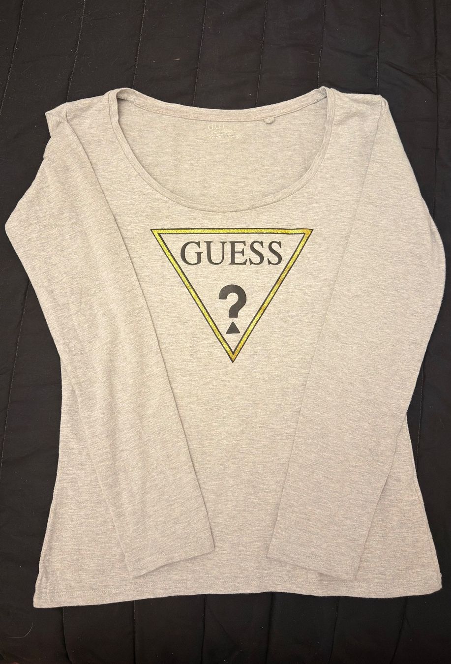 Guess T-shirt: • GUESS Langarmshirt • – Usato da Basel venduto da mendoza13