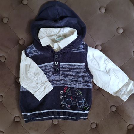 Süsses Set für Baby: Gilet mit Kapuze & Hemd, Grösse 68!