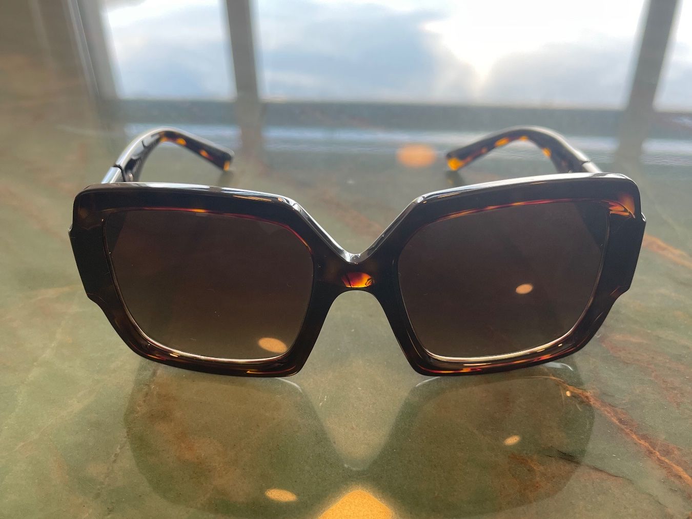 Prada Brillen & Gläser: Klassische Damen Sonnenbrille von Prada – Gebraucht aus Zizers von sarah_1987 2