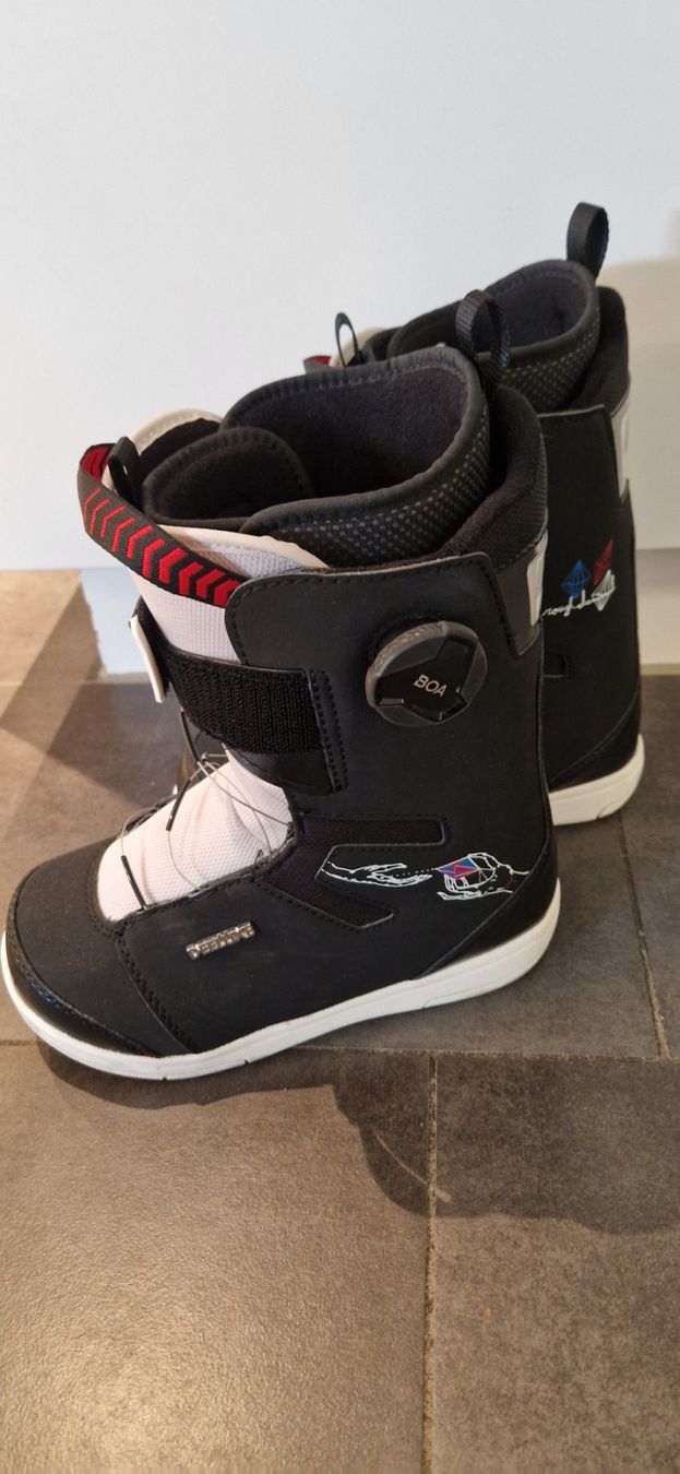 Boards: Deeluxe Snowboardboots Gr.37 oder 23.0 – D'occasion à Winterthur par Tulipane