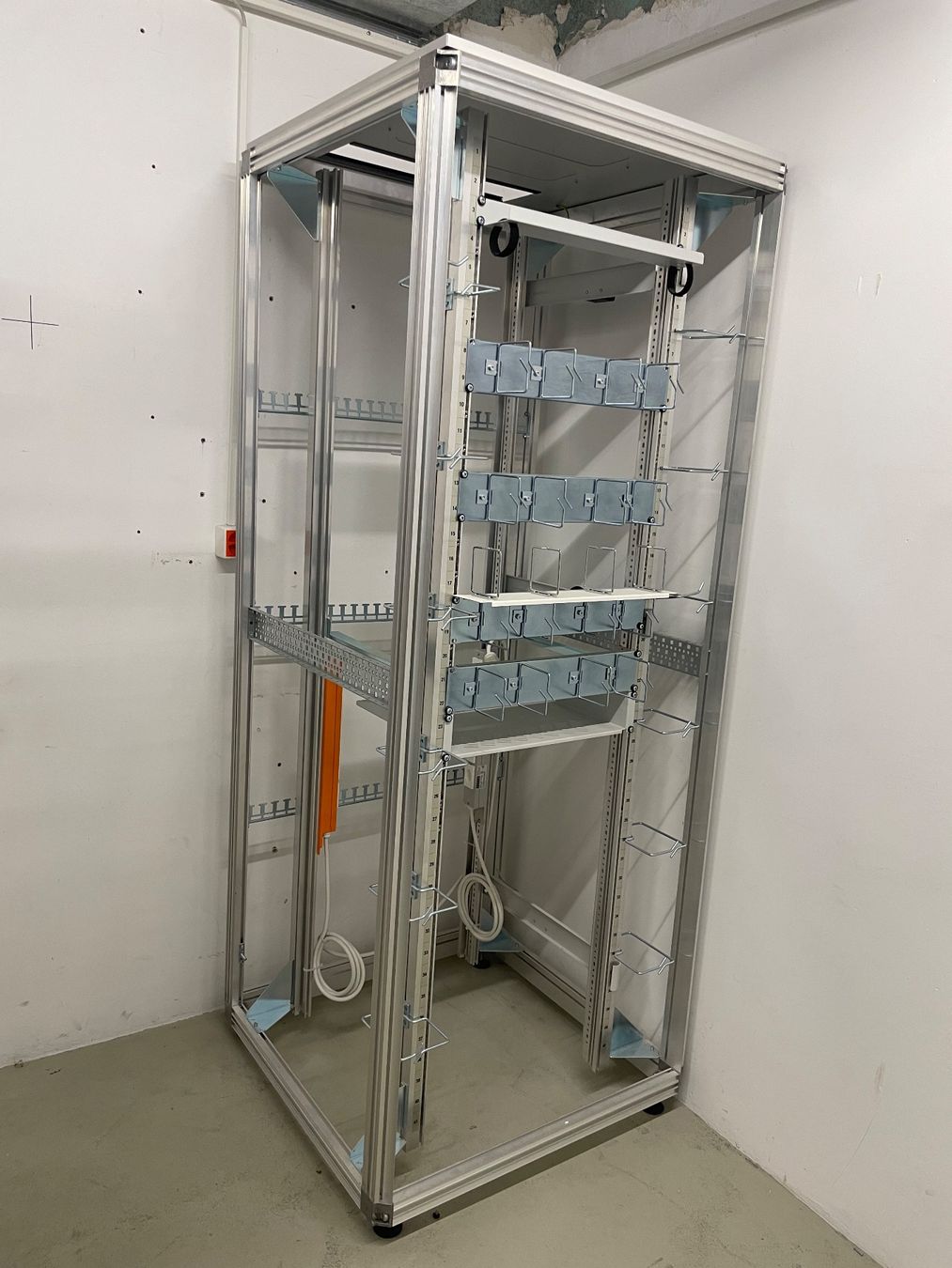 Racks & Cavalletti: Server Rack, Modular, offen, 79cm x 79cm x 202cm – Usato da Glis venduto da pstephan 1