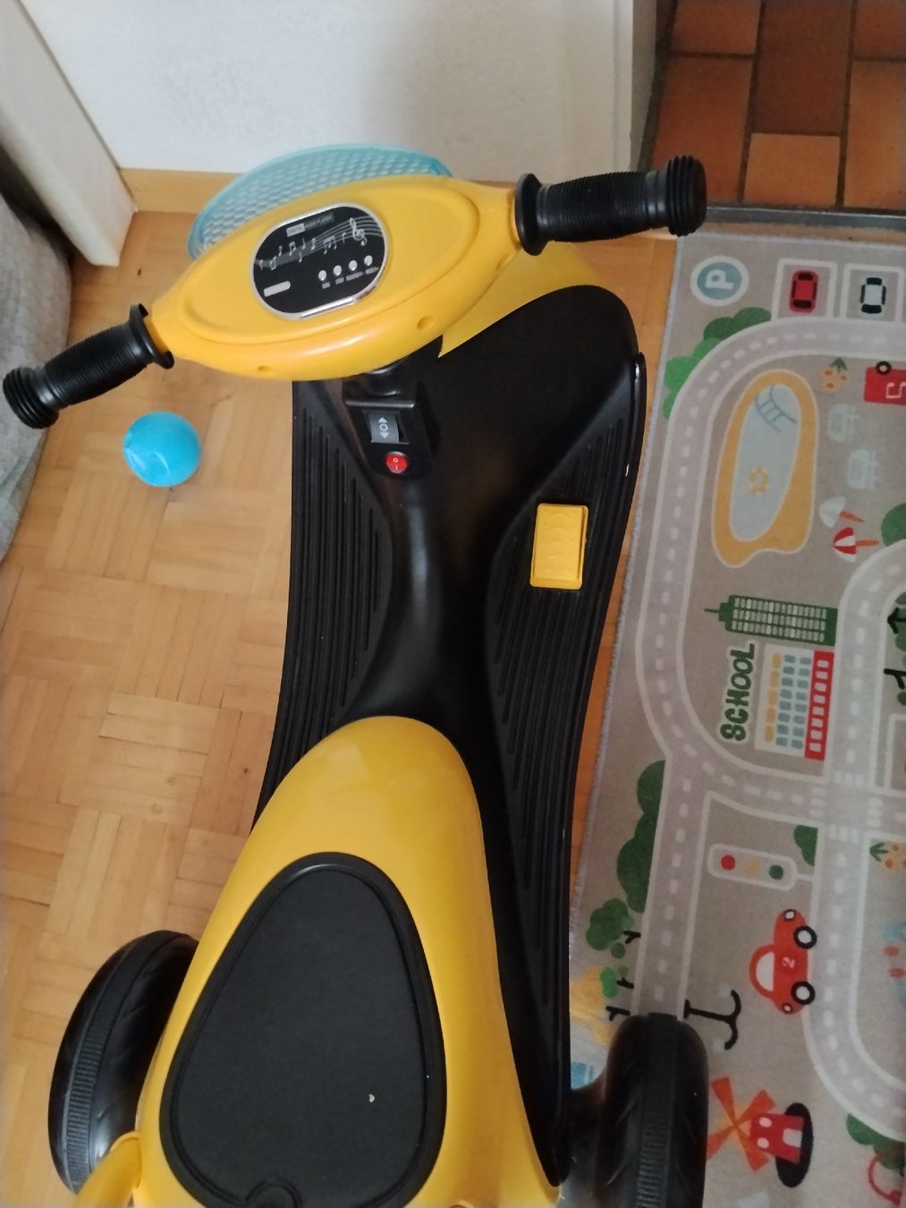 Véhicules pour enfants: Kinder auto  – D'occasion à Kloten par Pacanda 2