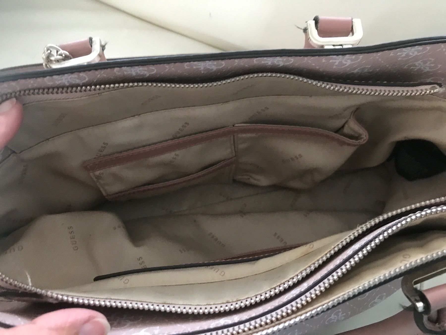 Guess Borse da donna: Guess Handtasche rosa monogramm – Usato da Wettingen venduto da Andres54 4