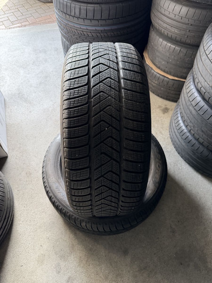 Pneus & Roues: 255/55R18 Winterreifen – D'occasion à Aristau par 020214