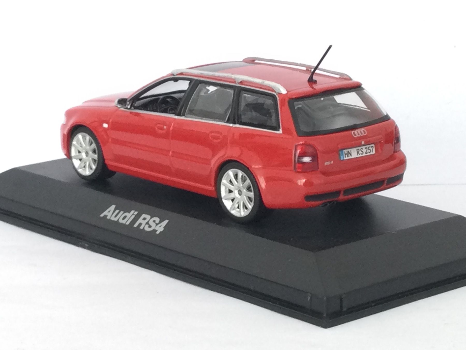 Audi Modellautos: Minichamps 1:43 Audi RS4 Rot 2000 – Gebraucht aus Herisau von cacamarena09 2