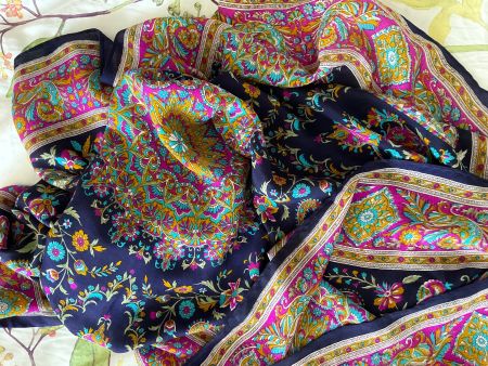 Grosser 100% Seiden Foulard 105 x 107 cm