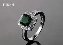 Elegante Damenring mit smaragdgrünem Stein, neu