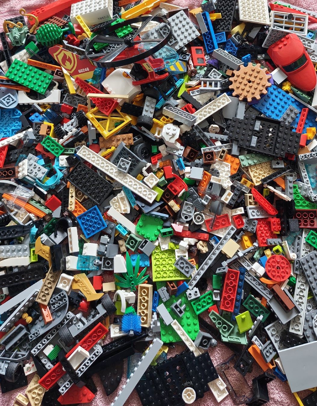 Lego Giocattoli: Lego Mix ca 1,8 Kilo – Usato da Effretikon venduto da Superkarin7