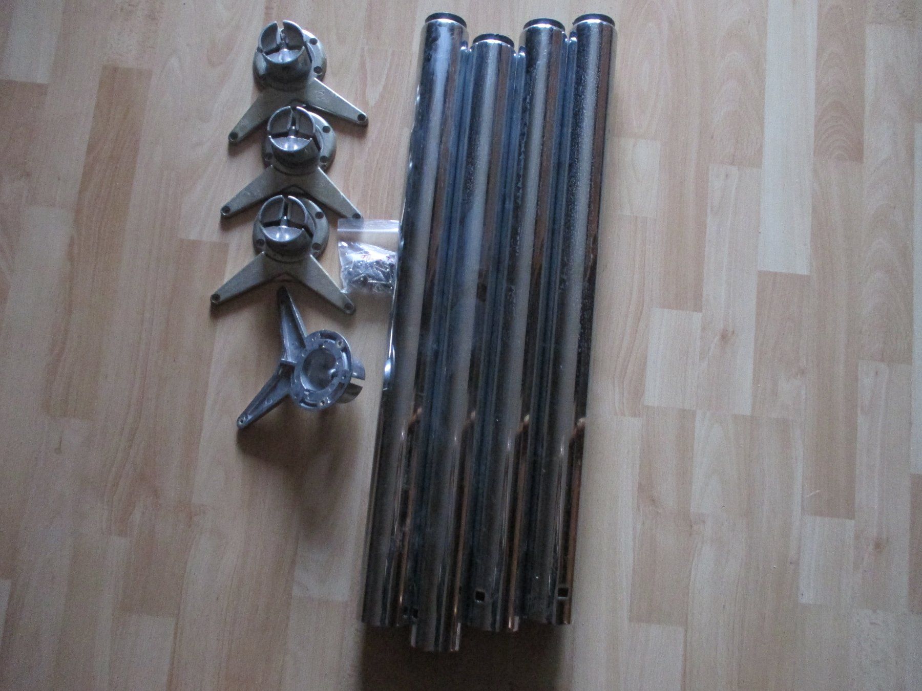 Sonstiges Mobiliar: Tischbeine Metall verchromt – Gebraucht aus Breitenbach von anti11