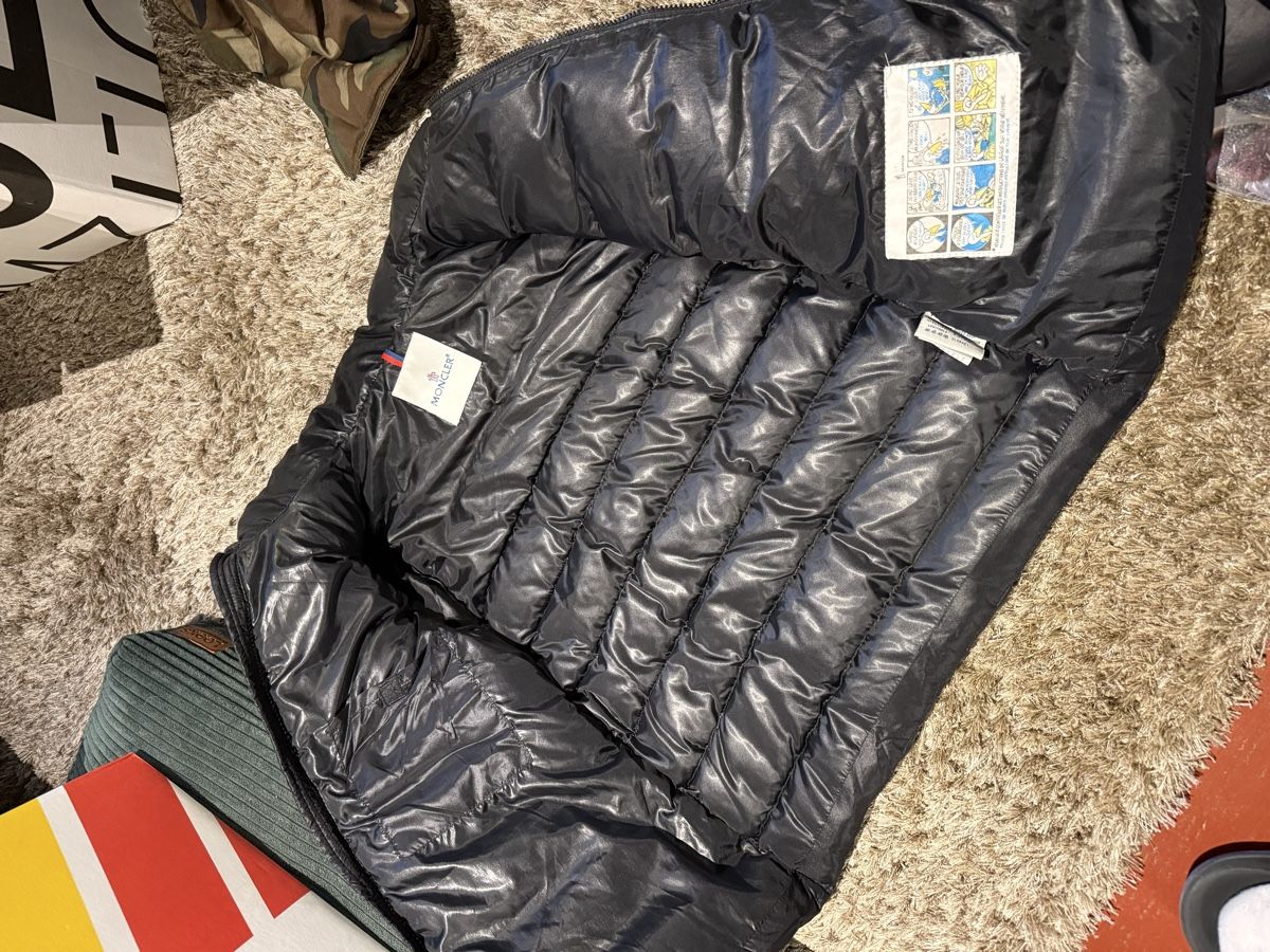Moncler Jacken: Moncler Jacke Maya Schwarz ab 1.- – Gebraucht aus Küsnacht ZH von ell_8pht 2