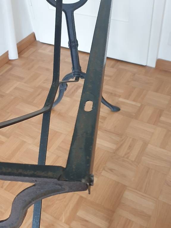 Tavoli: Gusseiserner Beistelltisch ohne Platte – Usato da Basel venduto da akp_c5zl 3