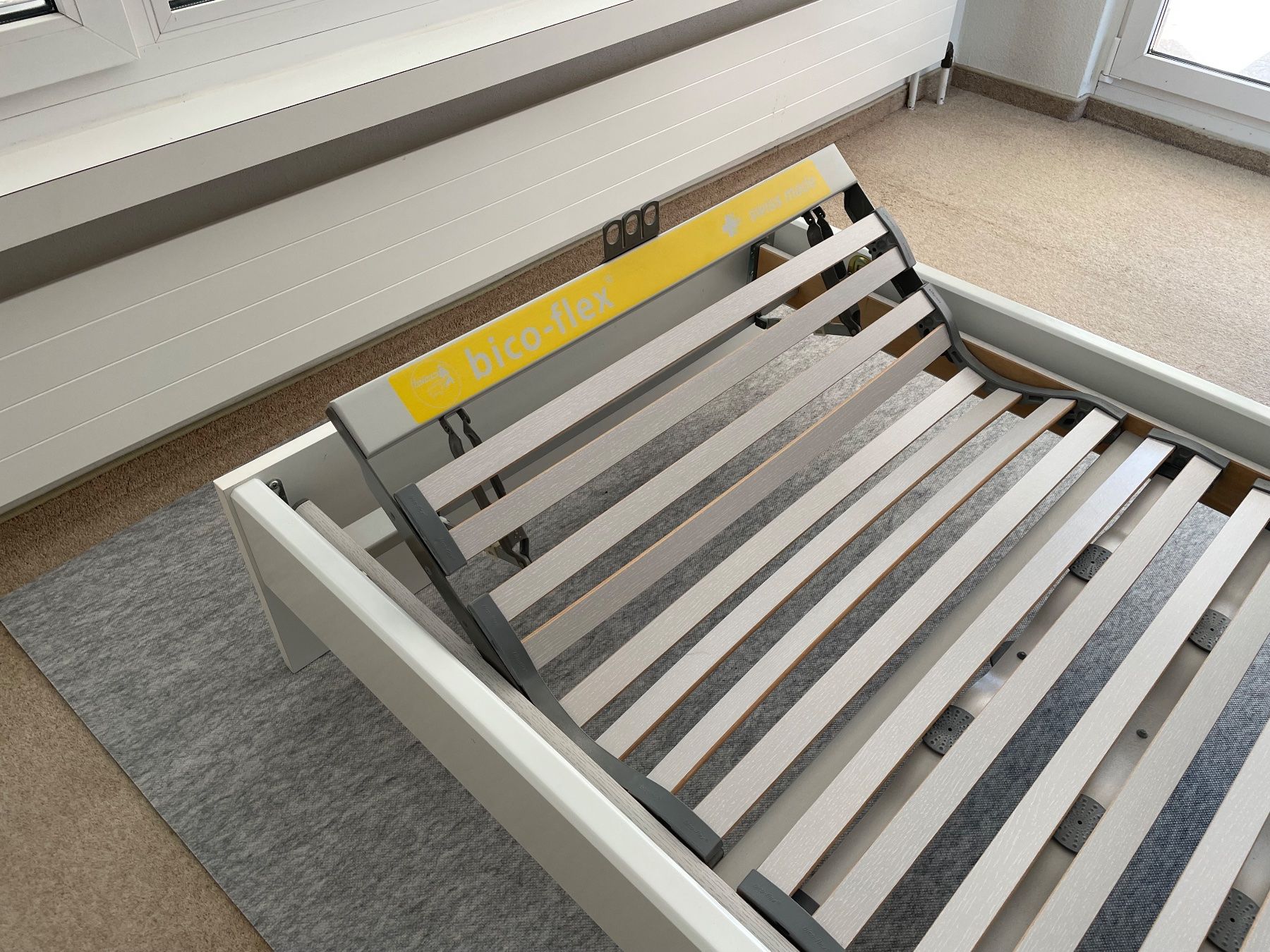 Pfister Betten: Bett, platzsparend – Gebraucht aus Schaffhausen von wunderpraechtig 1