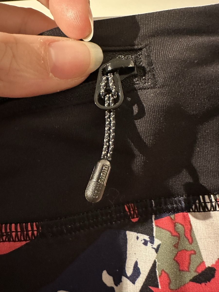 Lululemon Pantaloni: lululemon running short - size 2/EU34 – Usato da bözberg venduto da amy_7wz8 3