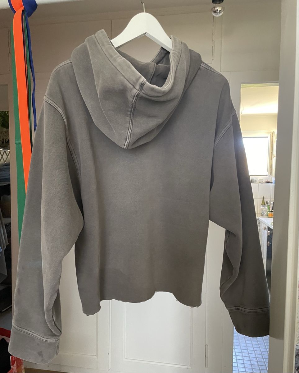 Weekday Pullover & Sweatshirts: Hoodie Grau – Gebraucht aus Zürich von mat_8qkm 2