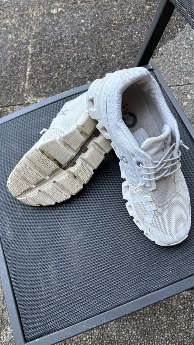 On Scarpe da donna: ON Cloud Laufschuhe weiss Grösse 38 gebraucht – Usato da Balsthal venduto da wasserente 4