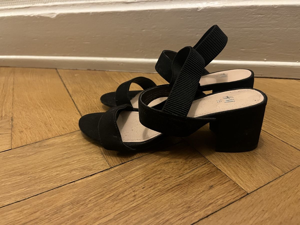 Scarpe da donna: Sandalen mit Absatz – Usato da Basel venduto da cat_25m7 1