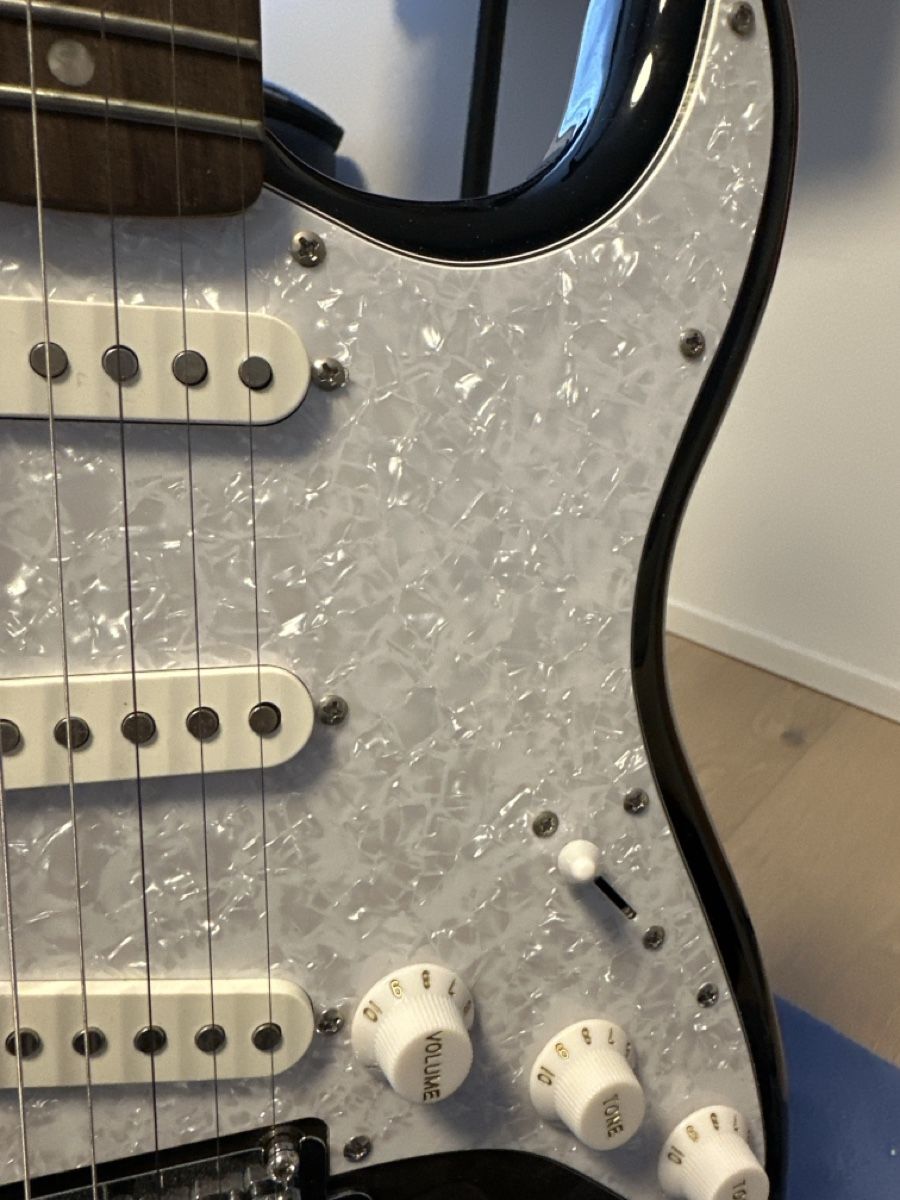 Squier Strumenti musicali: Squier Stratocaster E-Gitarre inkl. Tragetasche – Usato da Othmarsingen venduto da Darija7 1