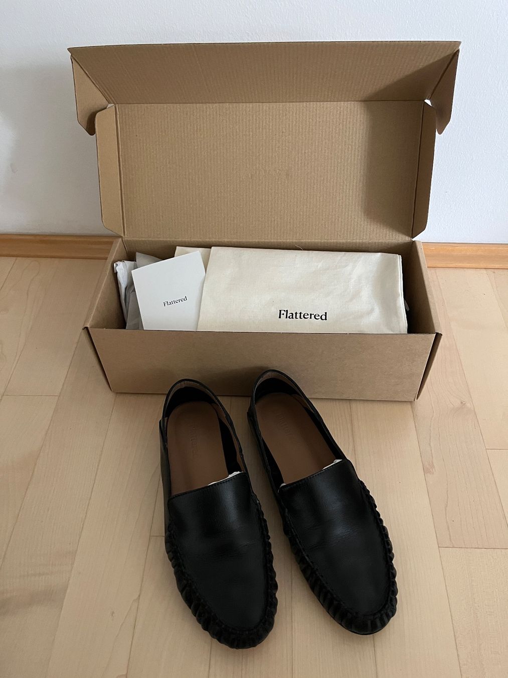 Scarpe da donna: Flattered Bon Bon Black Leather Loafers – Usato da Basel venduto da 52kb 1