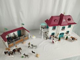 SCHLEICH 42416 Wohnhaus mit Pferdehof