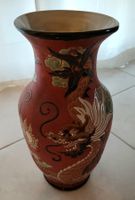Bodenvase mit Chysanthemen