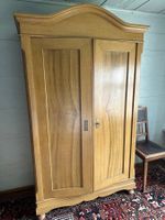 Antiker Kleiderschrank, massives Holz, Top Zustand!