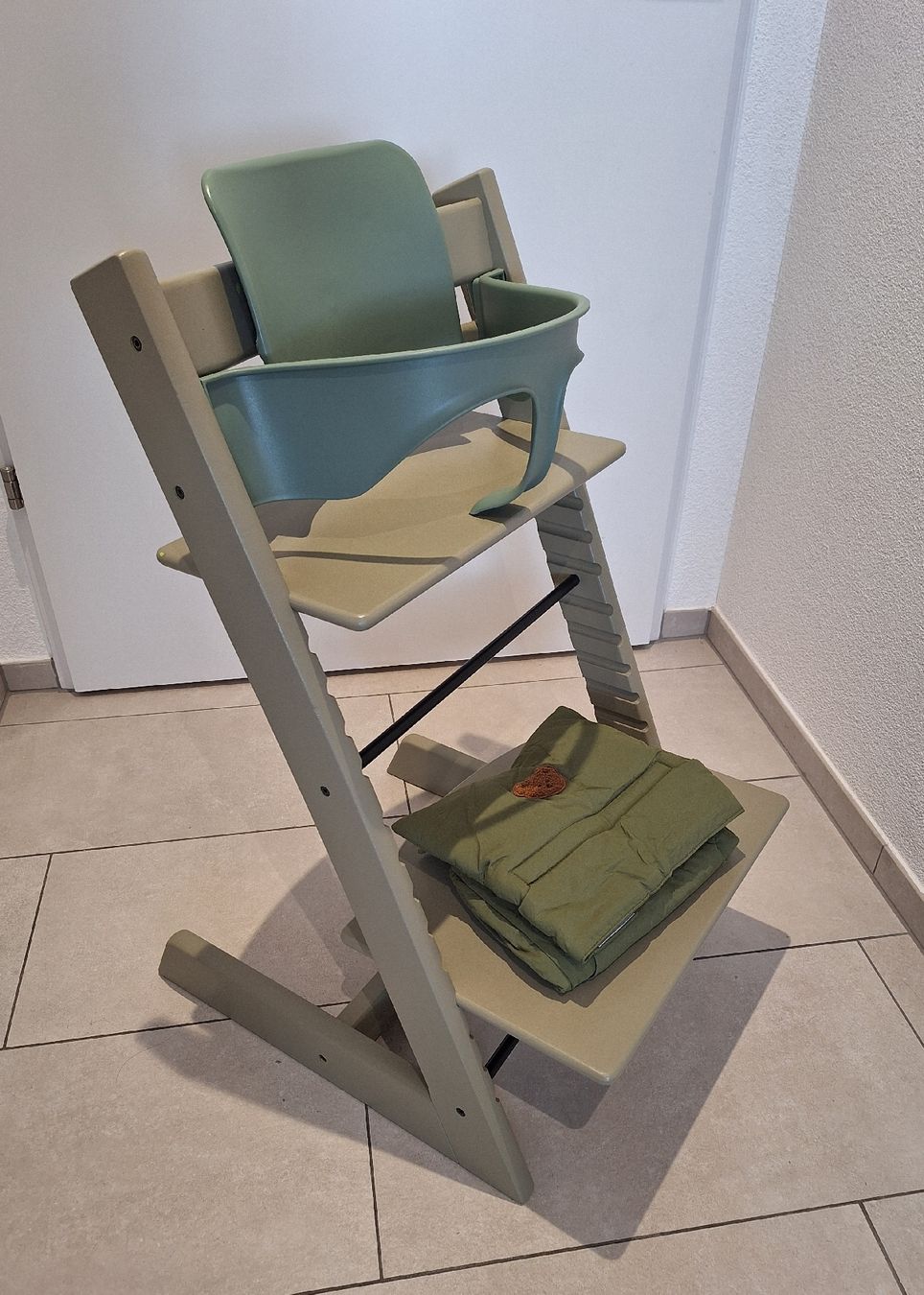 Stokke Chaises hautes: Triptrap Stokke mit Zubehör💚 – D'occasion à Döttingen par DuHaiduc 1
