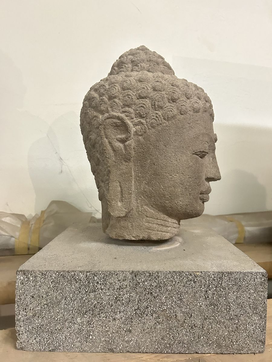 Skulpturen & Statuen: Unikat Buddha Kopf auf Steinsockel – Neu (gemäss Beschreibung) aus Muttenz von -Fabio- 1