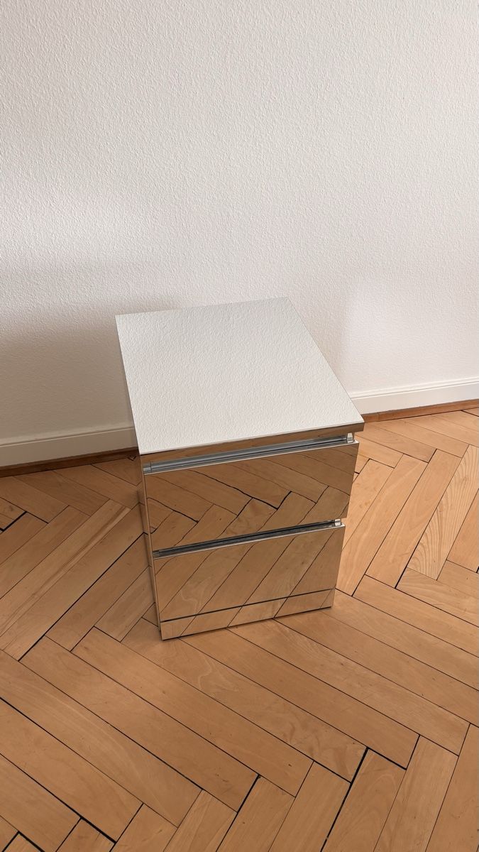 Ikea Nachttische: Ikea Malm Nachttisch Limitierte Spiegel - Edition – Gebraucht aus Zürich von ryanoppliger 3