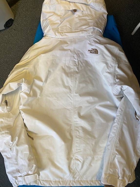 Completi, tute sportive e funzionali: The North Face Skianzug – Usato da St. Gallen venduto da Konstanza 4