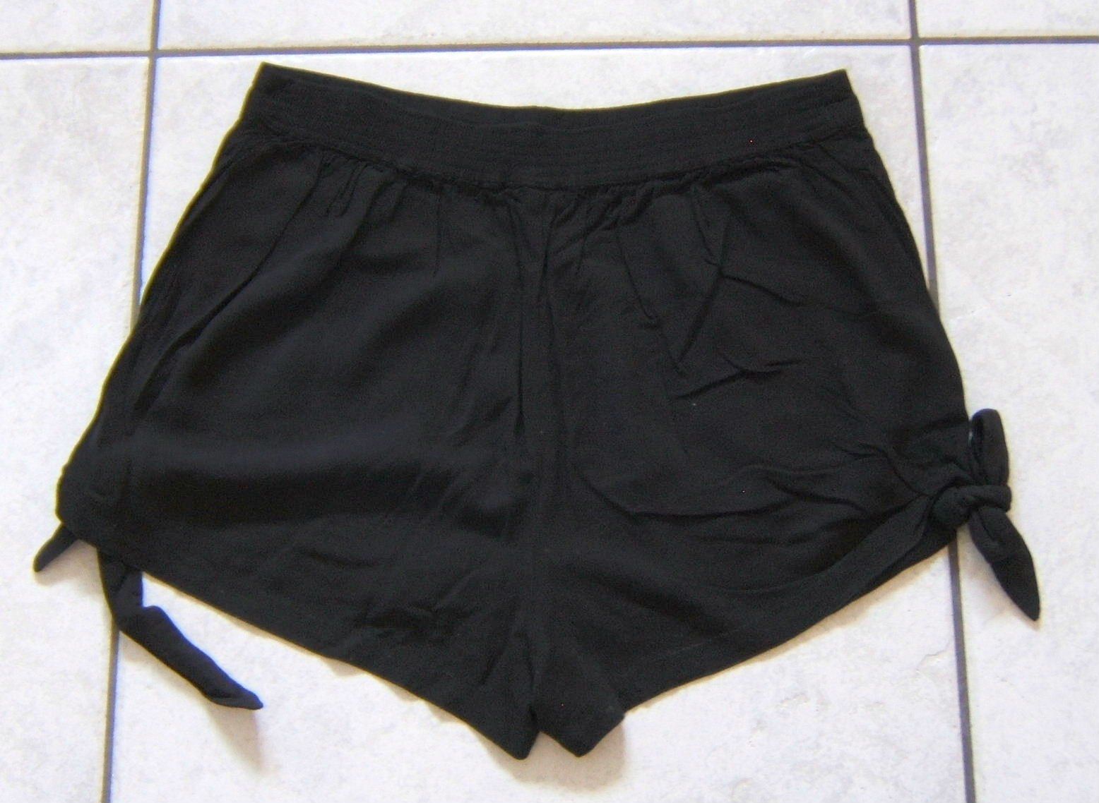 Lots de vêtements: 2 PAAR SHORTS / JEANSROCK / FREIZEITHOSE – D'occasion à Brunnen par Nonne04 7