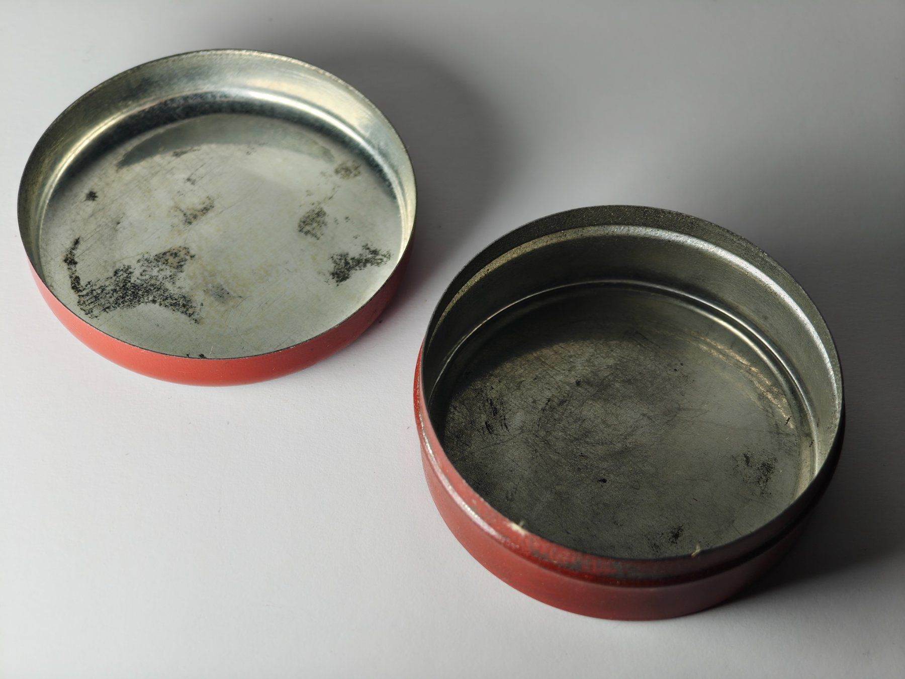 Barattoli: Alte Schweizerland Farbband Dose Schwarz Blech – Usato da Monthey venduto da 19_karen_84 3