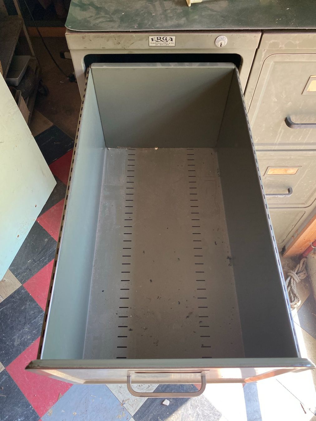 Schränke: ERGA Aktenschrank 3 Schubladen – Gebraucht aus Kriessern von schwedenstahl_fan 1