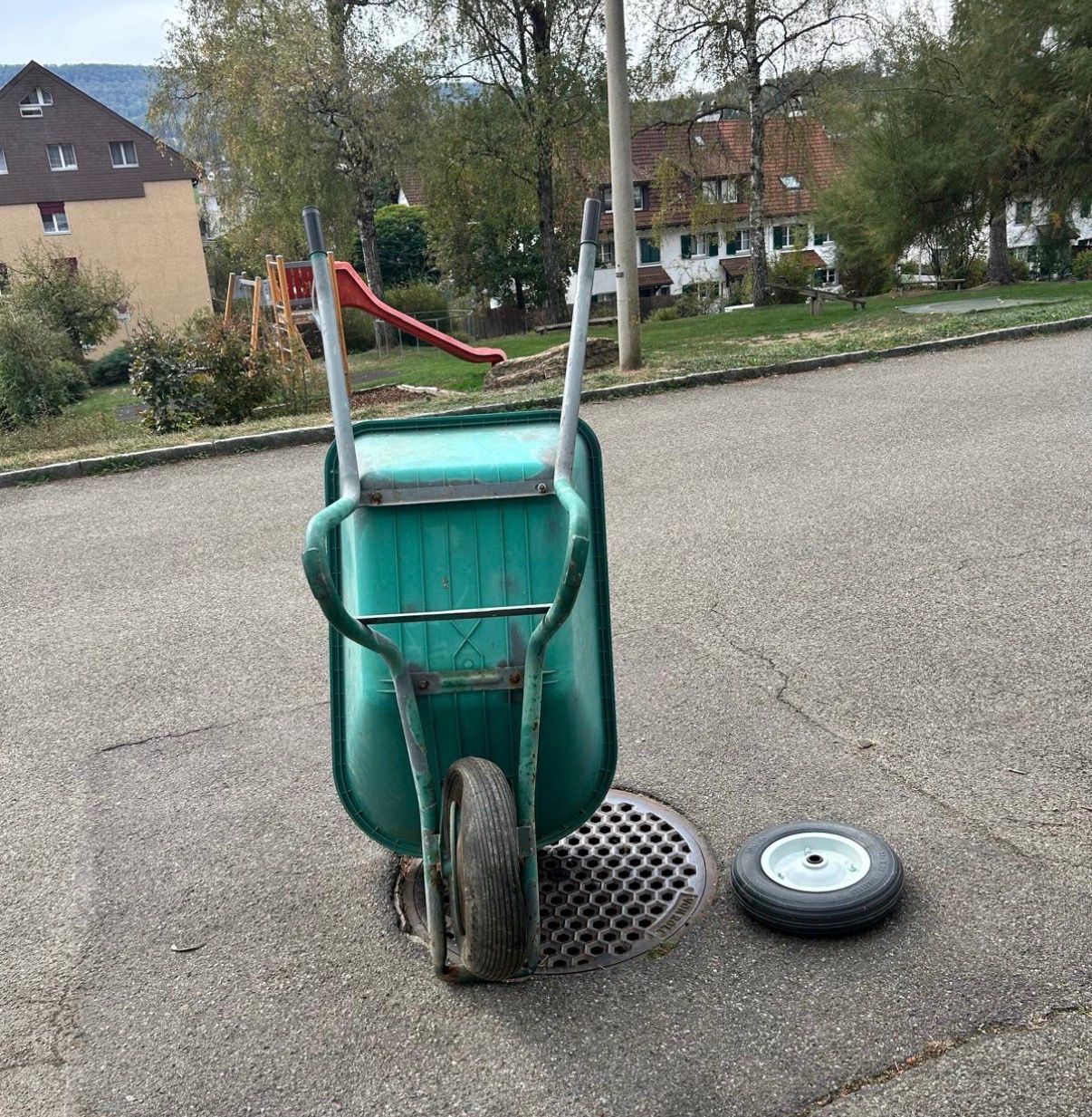 Carriole: Schubkarre / Gartenschubkarre – Usato da Niederweningen venduto da Ukieujkona 2