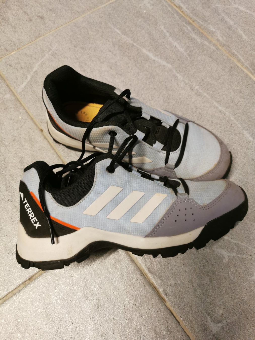 Adidas Scarpe per ragazze: Adidas Traxion Trekkingschuhe Gr. 34 – Usato da Konolfingen venduto da torina85 1