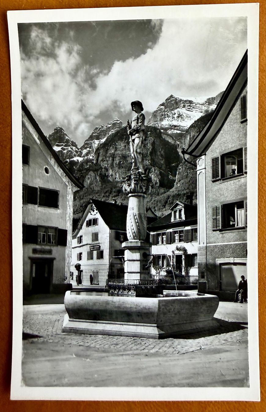 Cartoline postali: Walenstadt - Rathausplatz - AK – Usato da Lutry venduto da Ediego