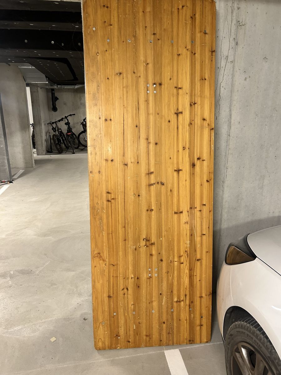 Tische: Holz Tisch mit Sitzgelegenheit – Gebraucht aus Aarau von ram_h8yn