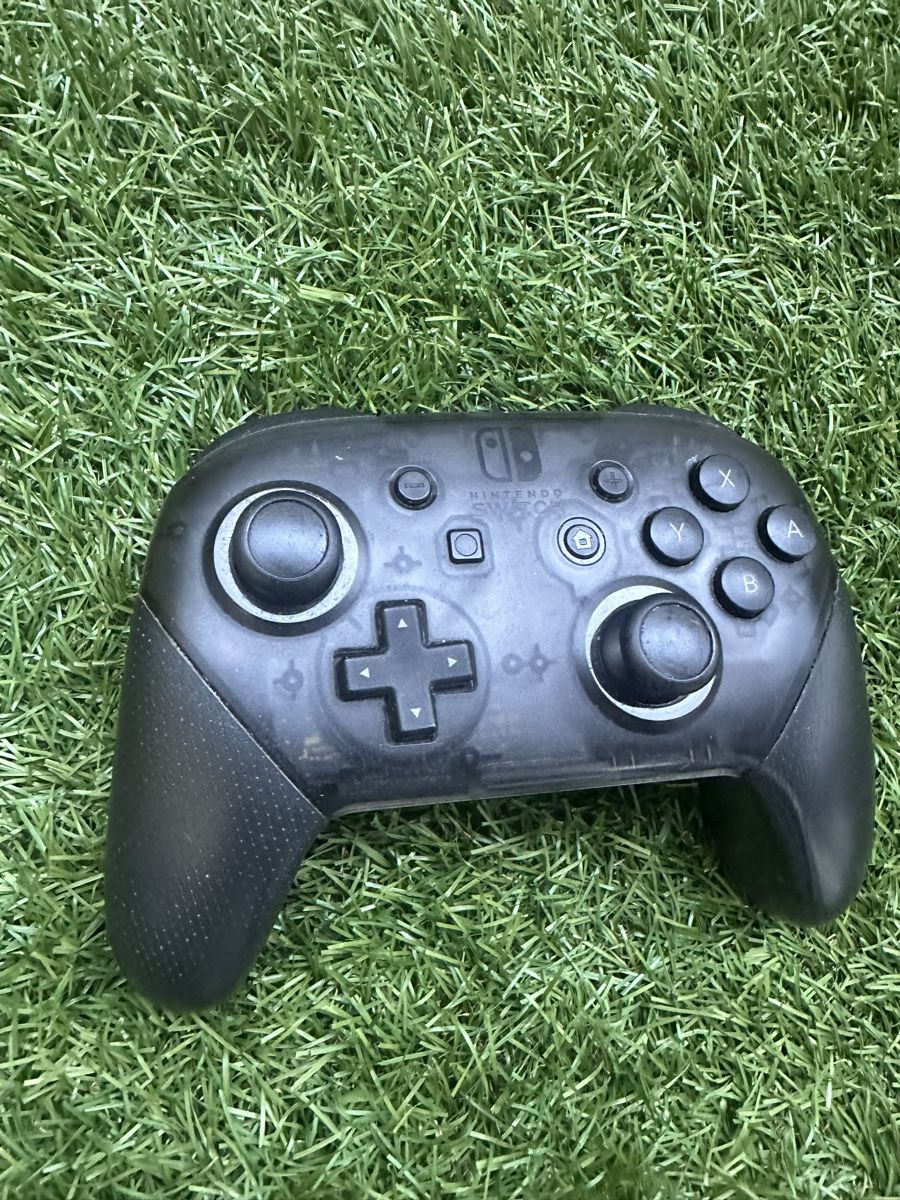 Nintendo Konsolen: Nintendo Switch Pro Controller schwarz gebraucht – Gebraucht aus Saas-Fee von Yves_El_Knievel