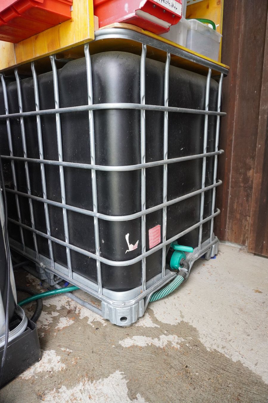 Abreuvoirs & Auges: IBC Container 1000L Schwarz Regenwassertank – D'occasion à Thunstetten par blob87 1