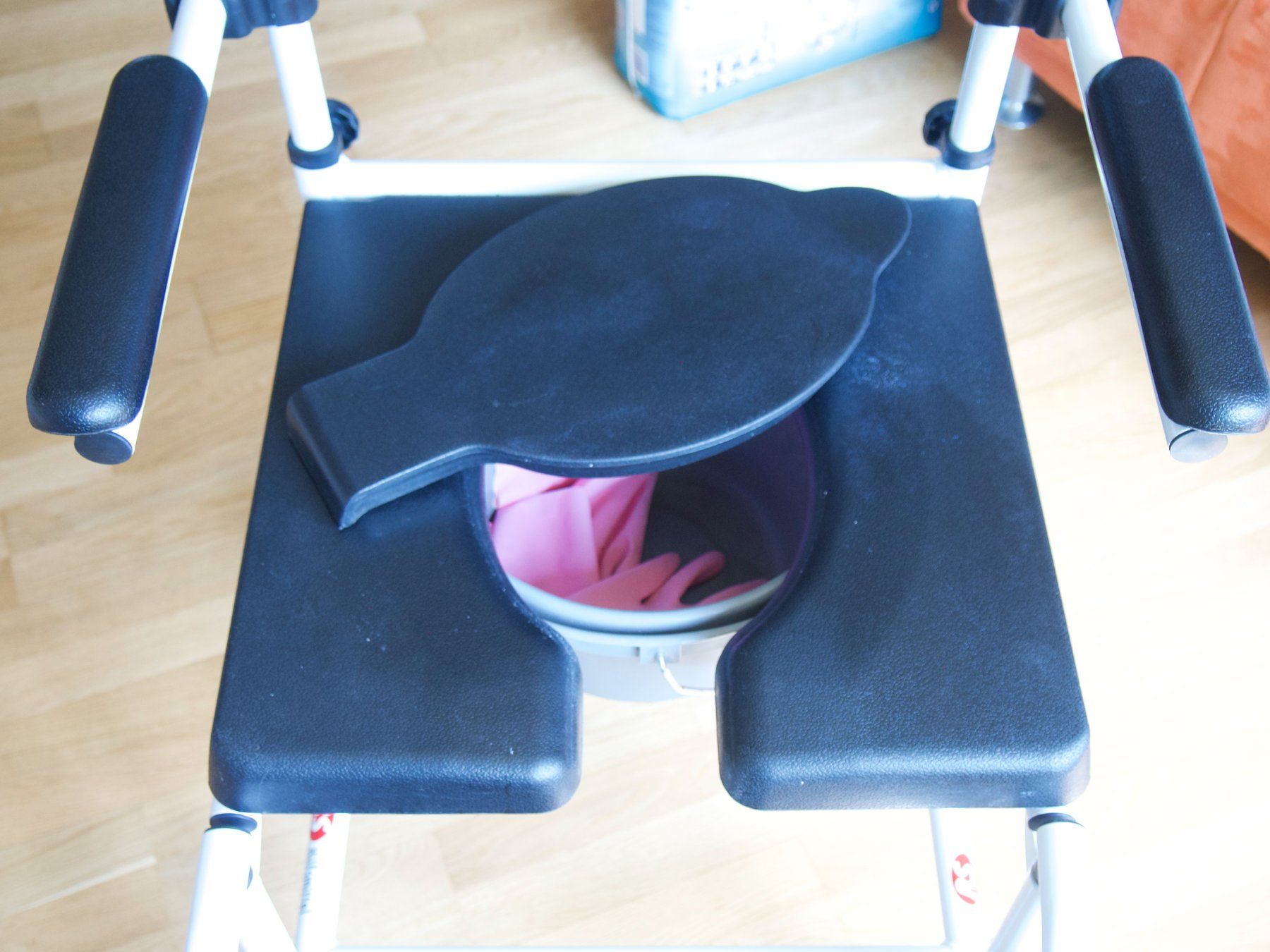 Sedie a rotelle: Dusch- und Toilettenrollstuhl Kakadu – Usato da Opfikon venduto da wbu_97j9 3
