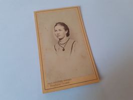 SCHWIIZER JUGEND DAZUMAL - JEUNE FEMME - LITHO - NEUCHATEL