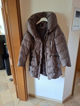 Winter Daunenmantel mit Gürtel, Grösse 38, Neuwertig!